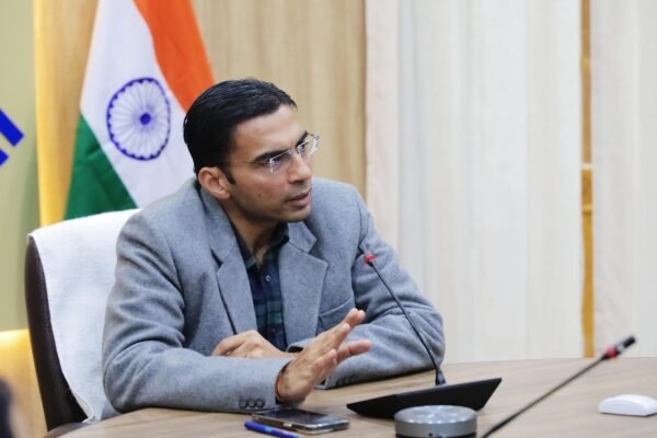 डीएम सविन बंसल सख्त, सड़क निर्माण शर्तों का उल्लंघन करने वालों पर दर्ज होंगे मुकदमें