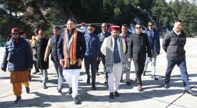 मुख्यमंत्री ने हर्षिल-मुखवा क्षेत्र का भ्रमण कर प्रधानमंत्री के प्रस्तावित दौरे को लेकर की जा रही तैयारियों का स्थलीय निरीक्षण किया