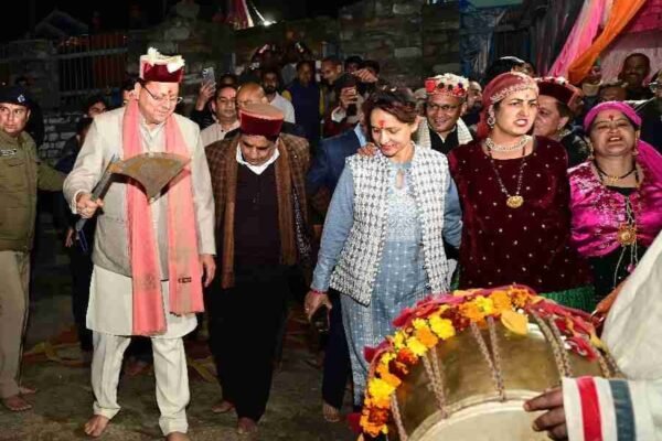 मुख्यमंत्री धामी ने महासू मंदिर परिसर में आयोजित सांस्कृतिक कार्यक्रमों में किया प्रतिभाग