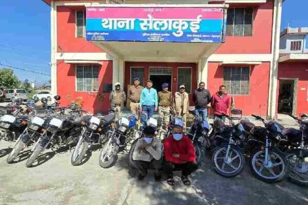 पश्चिमी उत्तर प्रदेश तथा हिमाचल प्रदेश का अंतरराज्यीय वाहन चोर गिरोह आया दून पुलिस की गिरफ्त में, 4 अभियुक्तों के कब्जे से चोरी के 22 दोपहिया वाहन बरामद