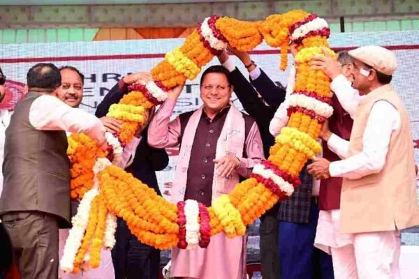 उत्तराखंड में सर्वप्रथम समान नागरिक संहिता लागू किये जाने पर मुख्यमंत्री धामी का गजरौला, उत्तर प्रदेश में हुआ सम्मान; यूसीसी लाखों महिलाओं के अधिकारों का सुरक्षा कवच : धामी