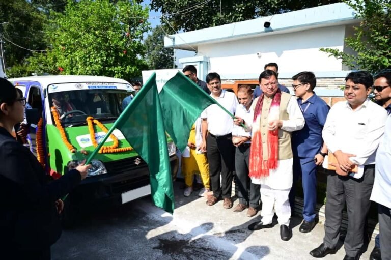 CM ने दिखाई 9 मोबाइल मेडिकल यूनिट्स को हरी झंडी